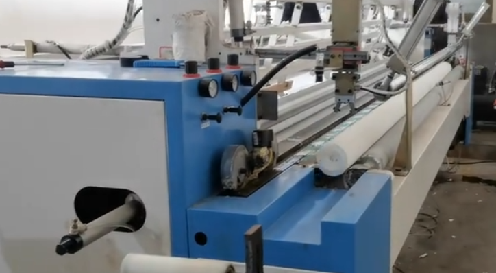 三米復(fù)卷機(jī) 三米復(fù)卷機(jī)