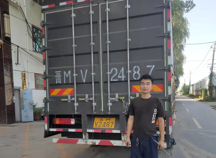 廣西大城鎮(zhèn)黃經(jīng)理1.jpg 廣西大城鎮(zhèn)黃經(jīng)理1.jpg